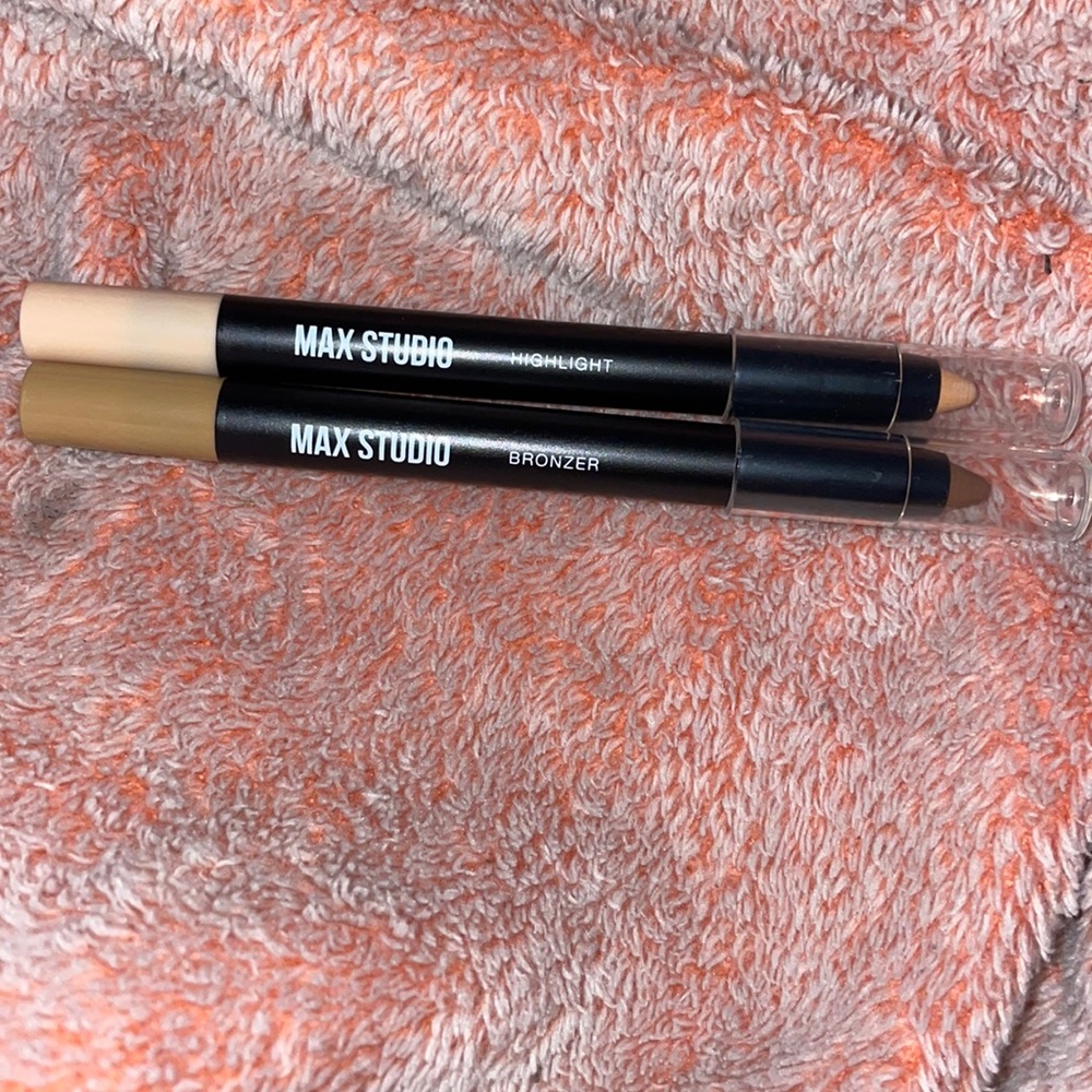 Max studio highlight & bronzer sticks